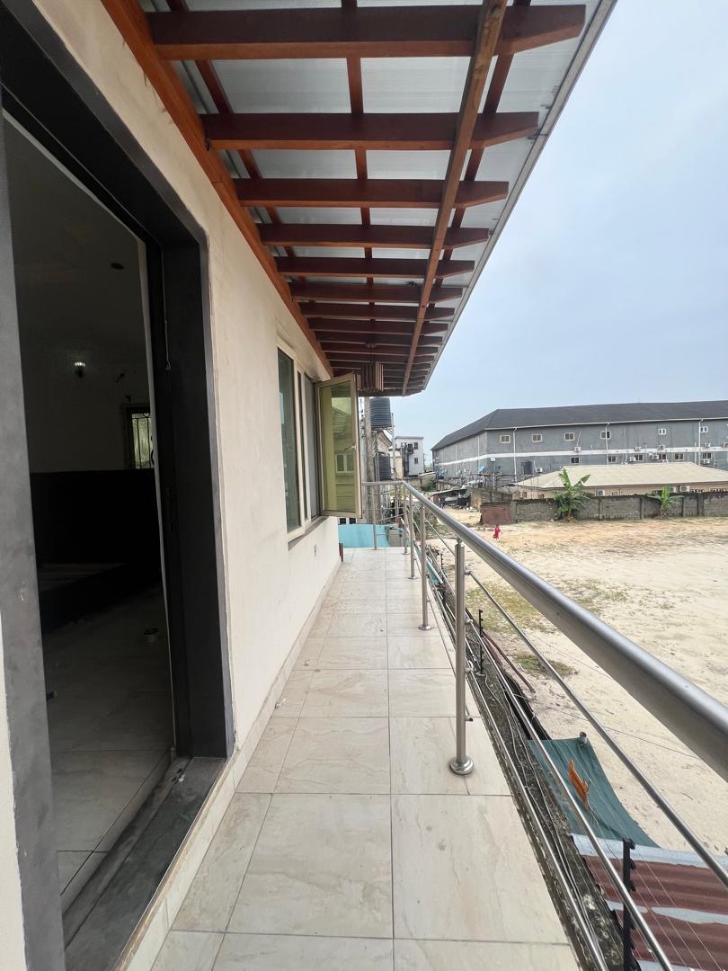 Spacious Master Room with Jacuzzi & Balcony for Rent in Majek, Sangotedo