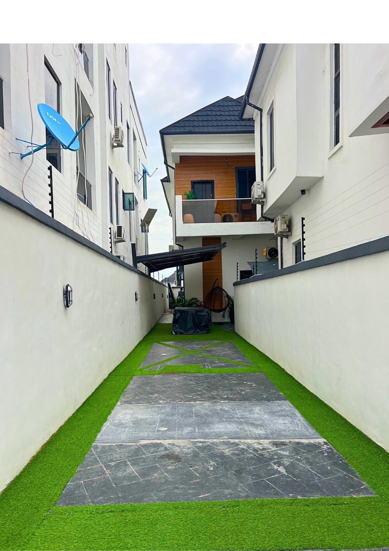 Distress Sale: Fully Furnished 4-Bedroom Semi-Detached Duplex with BQ in Orchid, Lekki