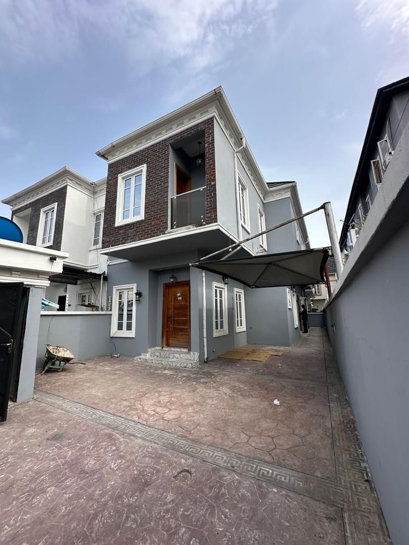 Spacious Master with Balcony & Jacuzzi for Rent in Osapa London, Lekki