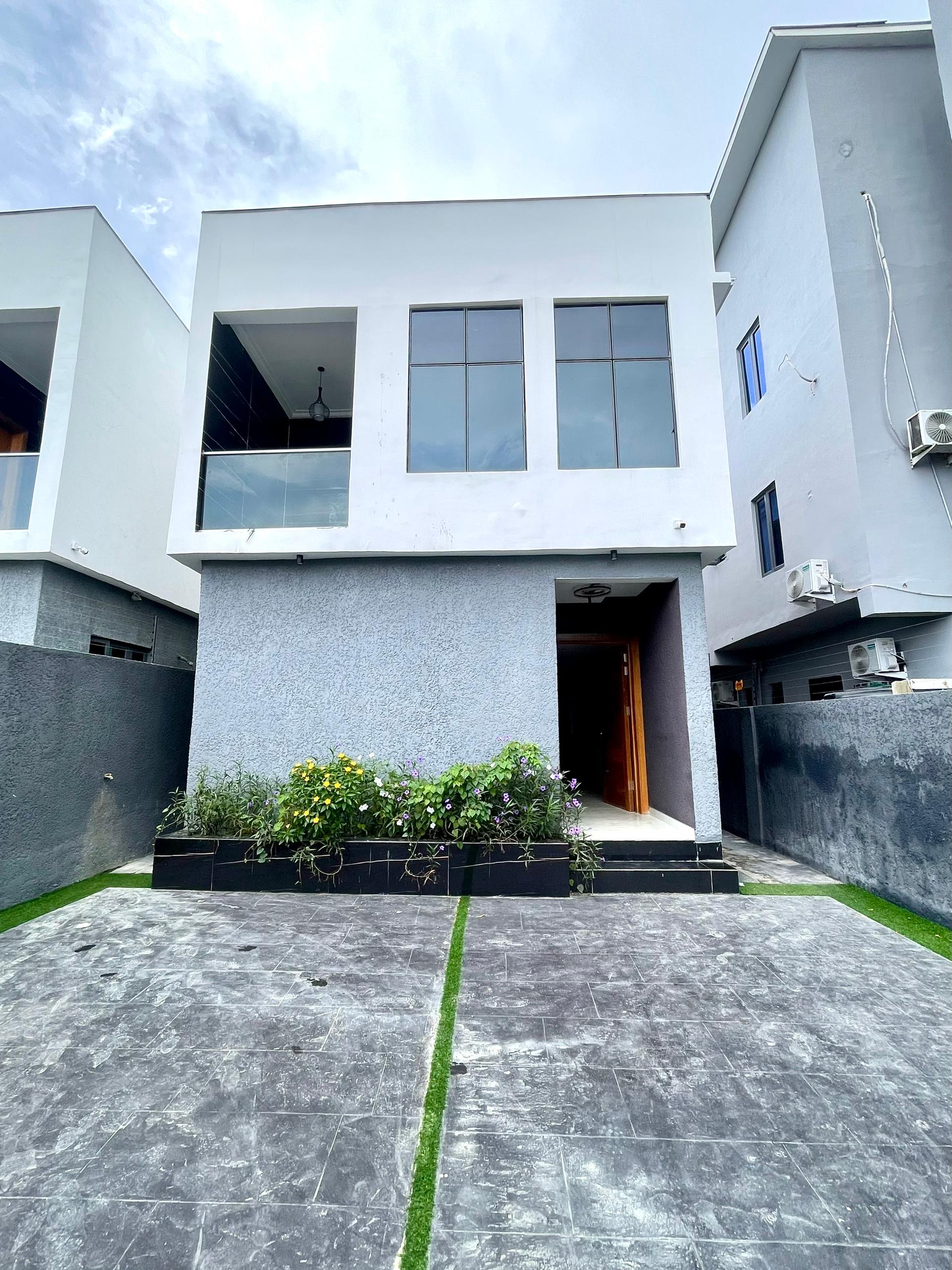 Modestly Finished 5-Bedroom Fully Detached Duplex with BQ for Sale in Ologolo, Lekki